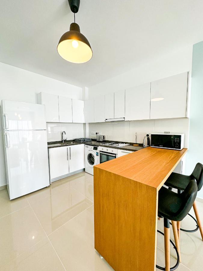 Luxury Sea View Two Bedroom Apartment In Caesar Resort & Spa, Long Beach Perivolia tou Trikomou 외부 사진
